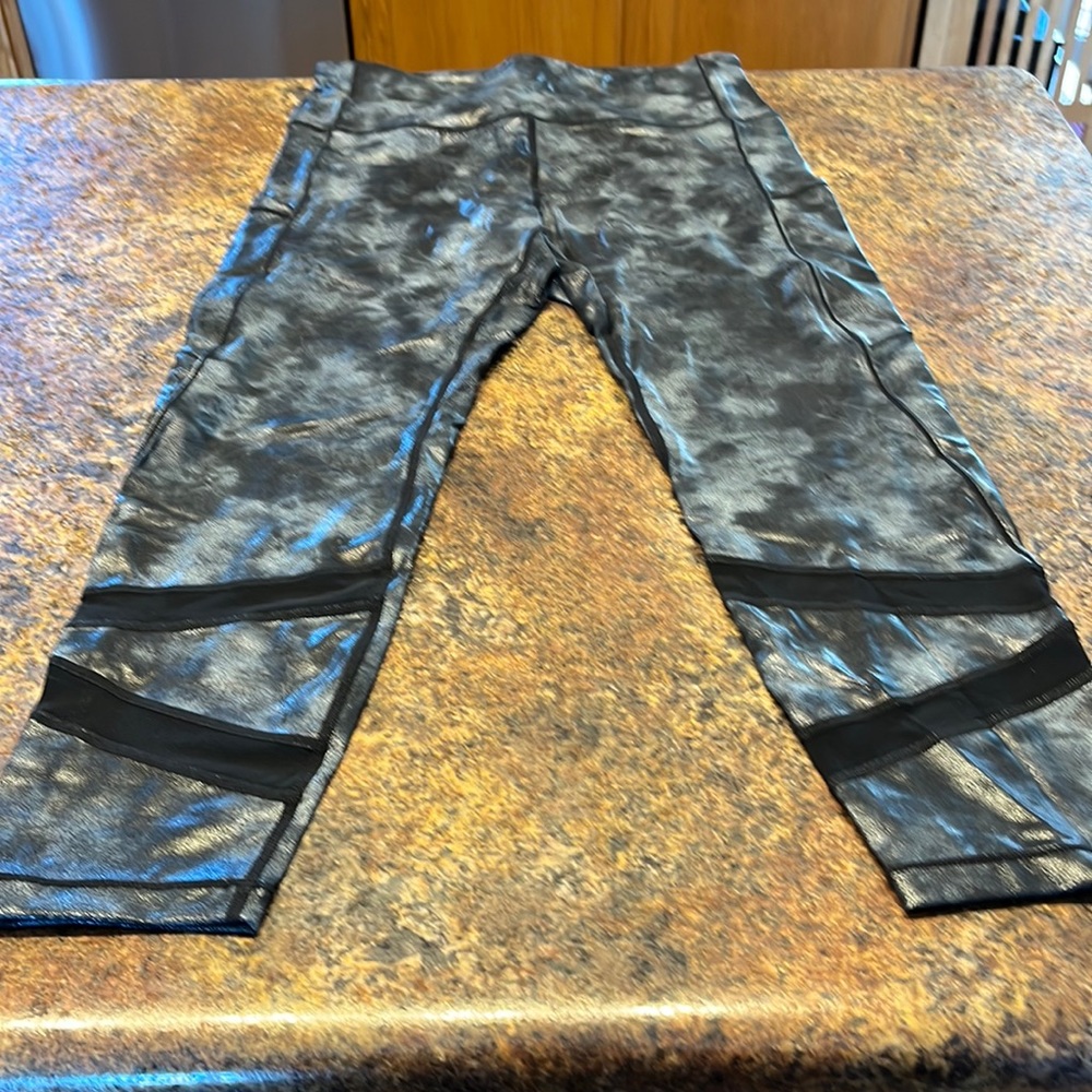 Women's ZYIA Active Leggings Size 8-10 Pants Black and Gray Metallic Mesh Panels